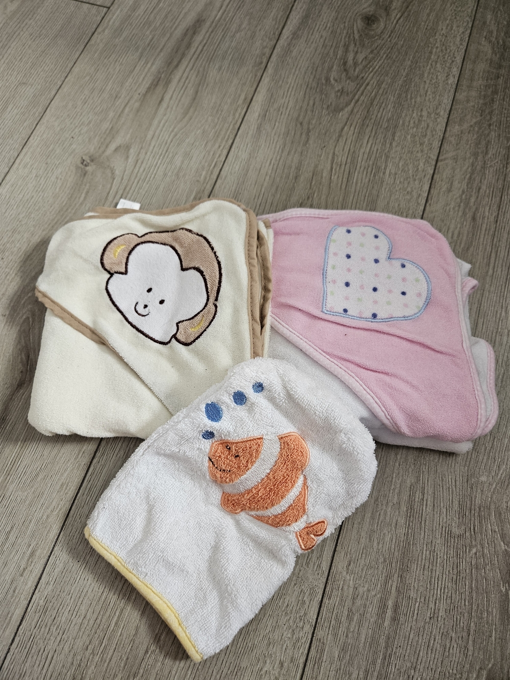 Baby Bath Set 2 Hooded Towels and 1 Washcloth Fish Heart Lion Embroidery